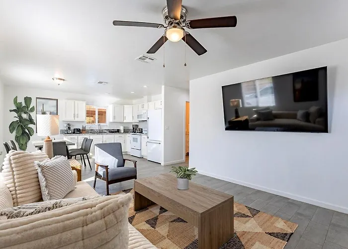 Casa Cielo - Eco-friendly 2bd Near Gem Show & I-10 Holiday home *